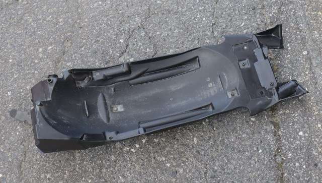 MC, Deksel, innerskjerm til MC BMW R1200 GS 2004-2012 (Dual Sport) (Dual Sport) (BMW|46.62-7 704 919|)