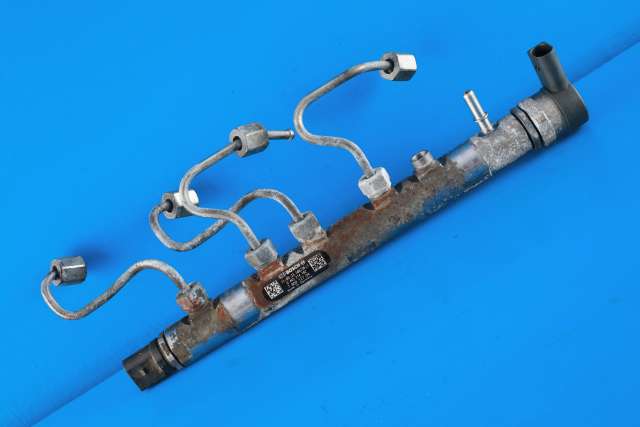 Dyseskinne (fuelrail) til BMW X1 2009-2015 (E84) (E84) (BOSCH|0 445 214 182|7 809 127|)