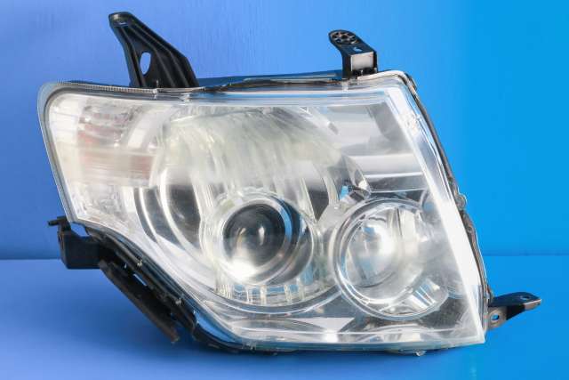 Frontlykt høyre xenon til Mitsubishi Pajero 2007-2016 (Type IV, Fase 1)