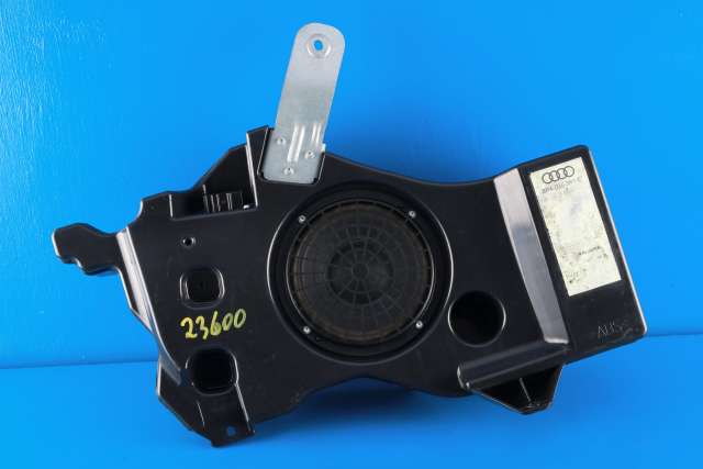 Bilstereo sub-woofer til Audi A3, 2009-2012 (Type II, Fase 2) (VAG|8P4 035 382 E)