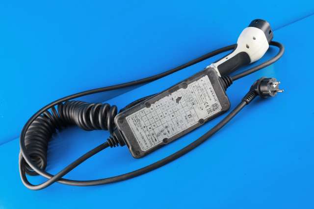Batterilader kabel til Mercedes B-Klasse, electric drive 2014-2018 (W242) (W242) (MERCEDES|A 000 583 85 02|)