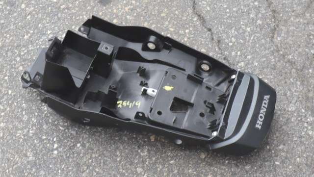 MC, Deksel, Bak til MC Honda MSX125, 2021-->> (Grom) (Grom) (HONDA|80101-K26-G000)