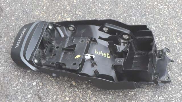 MC, Deksel, Bak til MC Honda MSX125 2021-->> (Grom) (Grom) (HONDA|80101-K26-G000|)
