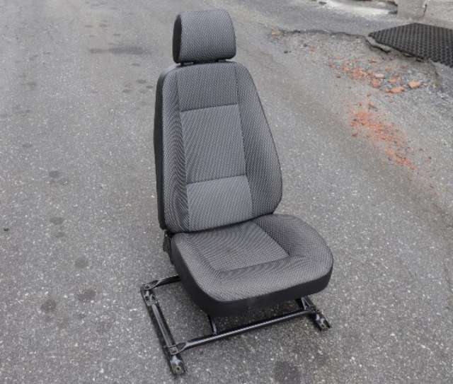 Sete foran høyre til Mopedbil Aixam, 0-->>