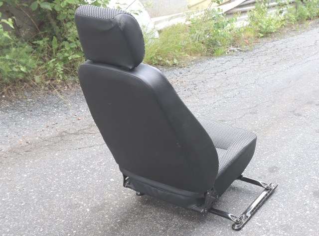 Sete foran høyre til Mopedbil Aixam 0-->>  