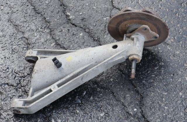 Hjulspindel venstre bak til Mopedbil Ligier JS50 2015-2024 (Type I)  