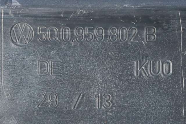 Ruteheis, kun motor, høyre foran til Škoda Octavia 2013-2016 (Type III, Fase 1)  (BOSCH|0 130 822 716|5Q0 959 802 B|)