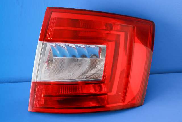 Baklykt høyre til Škoda Octavia, 2013-2016 (Type III, Fase 1) (VAG|5E9 945 096)