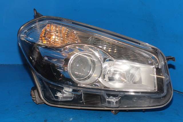 Frontlykt høyre halogen til Nissan Qashqai, 2010-2014 (Type I, Fase 2)  (HELLA|1EL 010 335-06)
