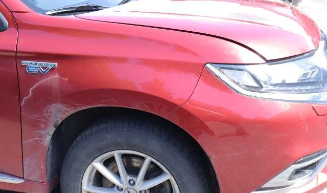 Skjerm høyre foran til Mitsubishi Outlander 2015-->> (Type III, Fase 2)