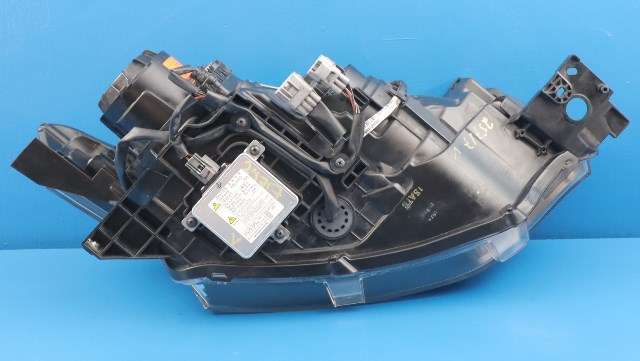 Frontlykt venstre xenon til Mitsubishi Outlander 2012-2015 (Type III, Fase 1)  (MITSUBISHI|8301C203|)