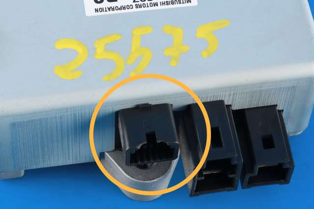 Styreenhet servo til Mitsubishi Outlander 2012-2015 (Type III, Fase 1)  (MITSUBISHI|8633A097|)