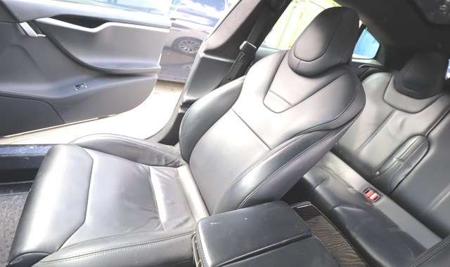 Sete foran høyre til Tesla Model S, 2016-2021 (Fase 2)  