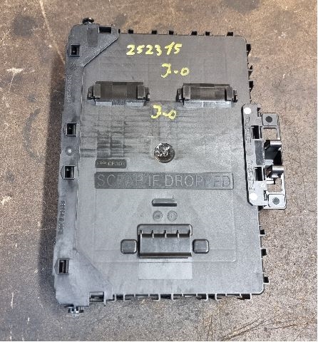 Sikringsboks til Ford Mustang Mach-e 2020-->> (FORD|MU5T-15604-JJFN|F005 V0 3824|8289154)