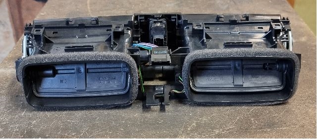 Dashbord friskluftdyse til BMW 3-Serie 2012-2018 (F30/F31/F34) (F30/F31/F34) (BMW|9347436-01|531123 DE|)