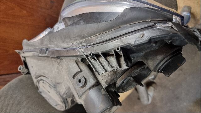 Frontlykt høyre halogen til Mercedes E-Klasse 2009-2013 (Fase 1) (W212) (W212) (MERCEDES|2596 2597 2620|HELLA 1EL 010 800-02|)