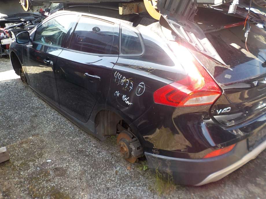 Volvo V40 2012-2019 , Motorkode: D4162T, Girkassekode: 36011557