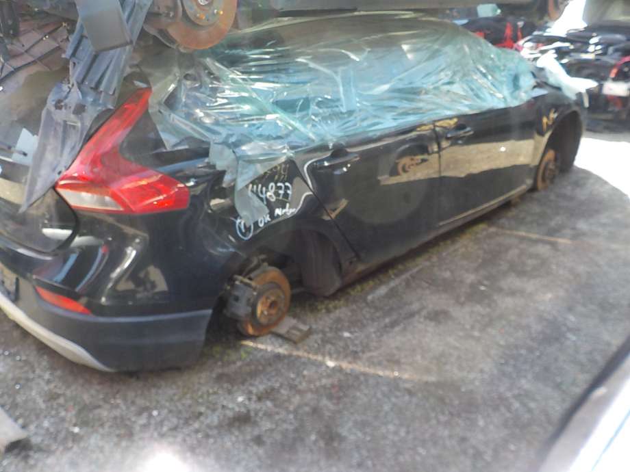 Volvo V40 2012-2019 , Motorkode: D4162T, Girkassekode: 36011557