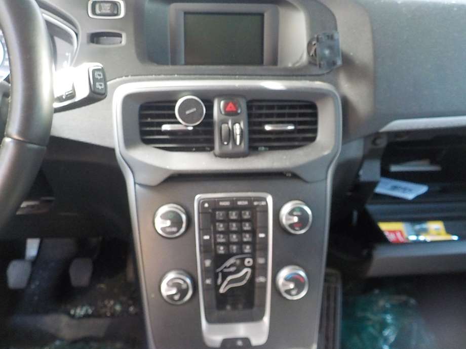 Volvo V40 2012-2019 , Motorkode: D4162T, Girkassekode: 36011557