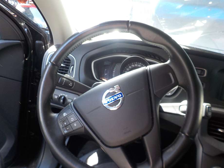 Volvo V40 2012-2019 , Motorkode: D4162T, Girkassekode: 36011557