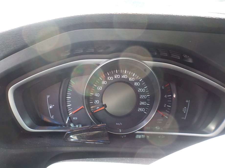 Volvo V40 2012-2019 , Motorkode: D4162T, Girkassekode: 36011557