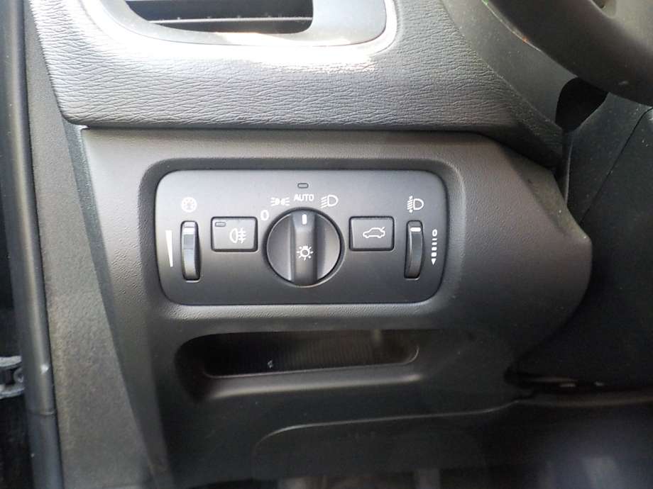 Volvo V40 2012-2019 , Motorkode: D4162T, Girkassekode: 36011557
