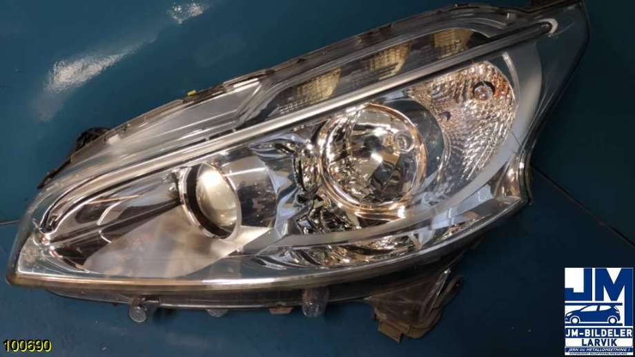 Frontlykt venstre halogen til Peugeot 208, 2012-2019 (Type I)  (PEUGEOT|9802221480)