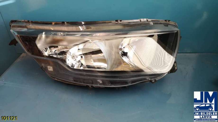 Frontlykt høyre halogen til Iveco Daily, 2014-->> (Type VI)  (IVECO|)