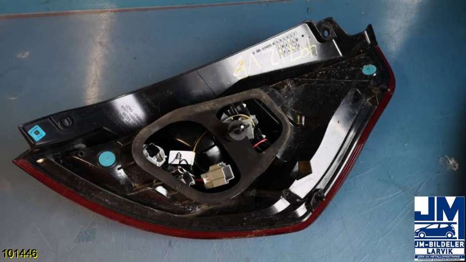 Baklykt venstre til Ford Fiesta 2013-2017 (Type VI, Fase 2) (FORD|C1BB13405BC|5574149|)