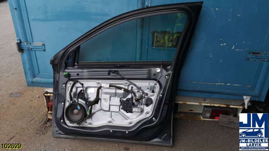 Dør høyre foran til Volvo V70 2007-2013 (Type III, Fase 1)  (VOLVO|31335589|)
