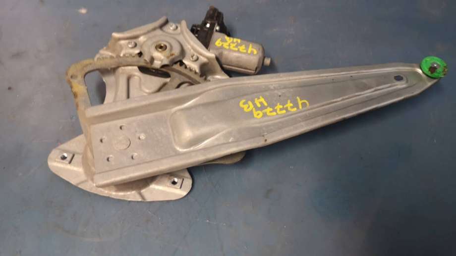 Ruteheis høyre til Toyota Yaris 2012-2014 (Type III, Fase 1)  (TOYOTA|698300D220||85720-0D120)