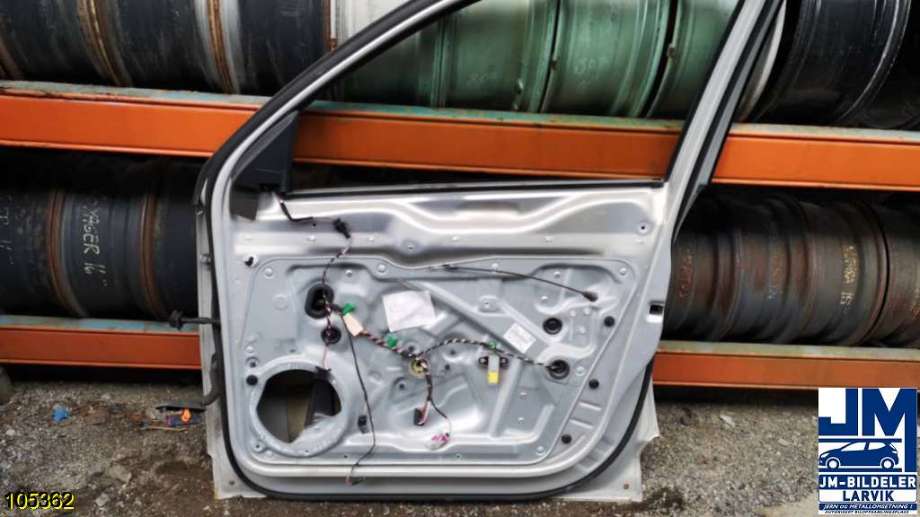 Dør høyre foran til VW Tiguan 2007-2011 (Type I, Fase 1) (VOLKSWAGEN|5N0 831 055 B|)