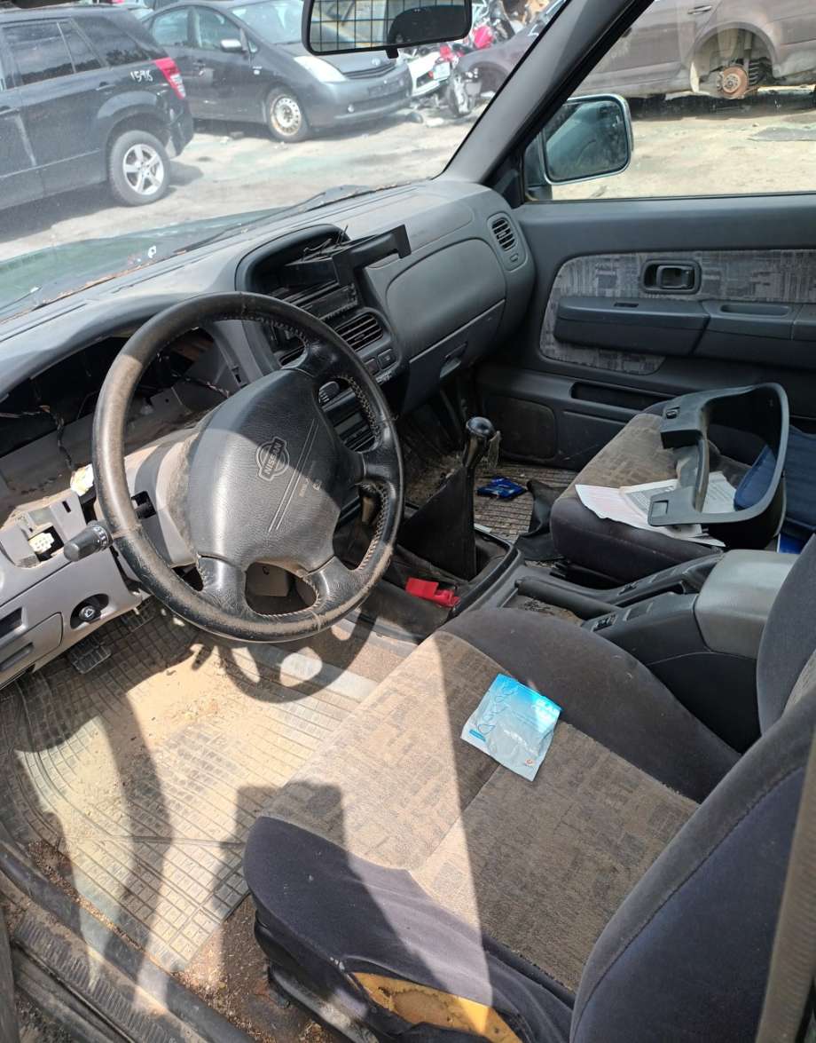 Nissan King Cab 1998-2001 (Fase 1) (D22) delebil , Motorkode: TD25, Girkassekode: 