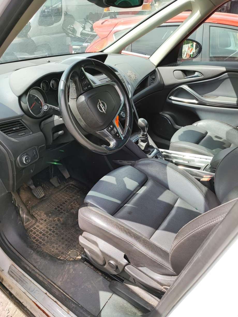 Opel Zafira Tourer 2012-2018 , Motorkode: A20DT, Girkassekode: 