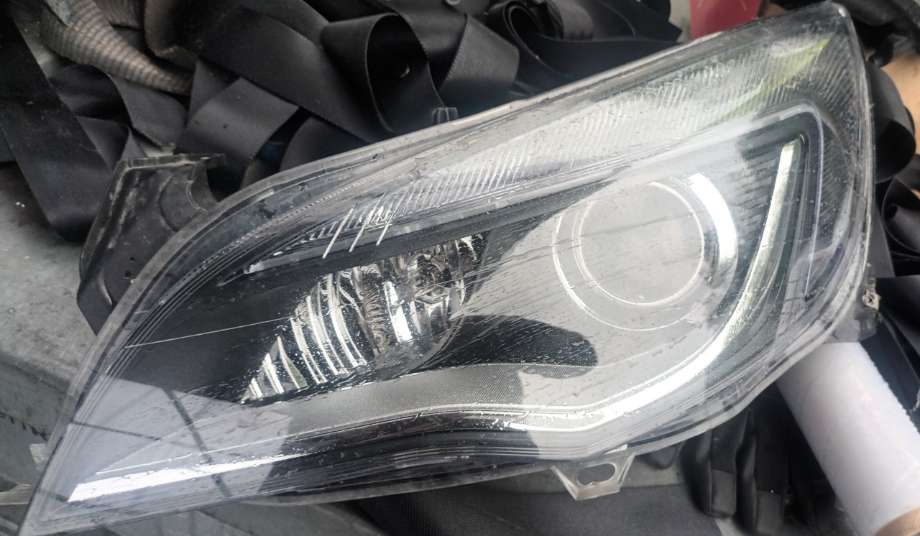 Frontlykt venstre xenon til Opel Astra J, 2010-2015  