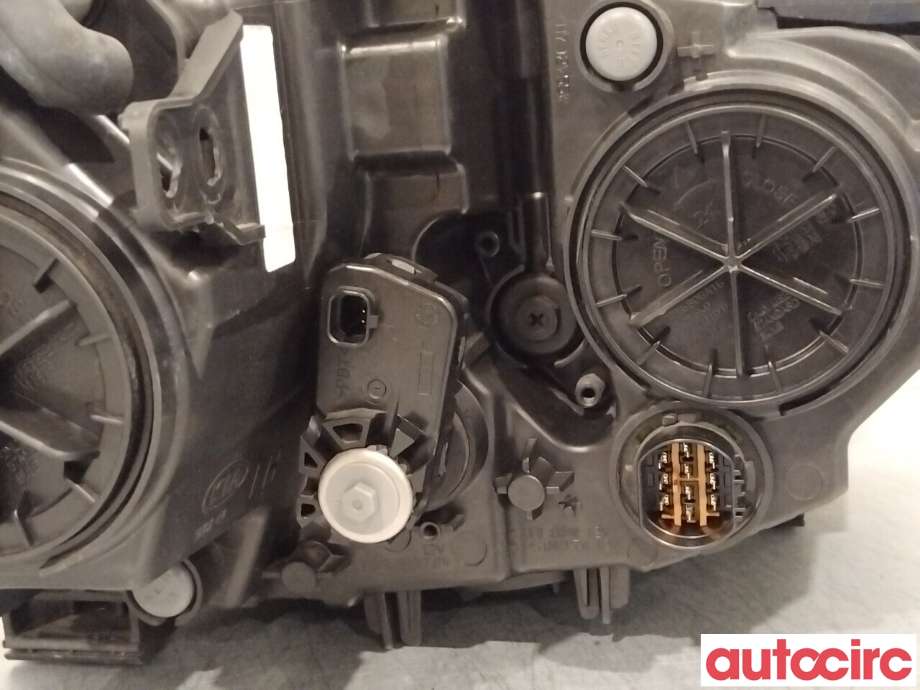 Frontlykt venstre halogen til Kia Soul 2014-2019 (Type II) (KIA|92102E40101D)