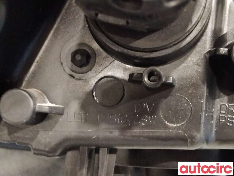 Frontlykt venstre halogen til Kia Soul 2014-2019 (Type II) (KIA|92102E40101D)