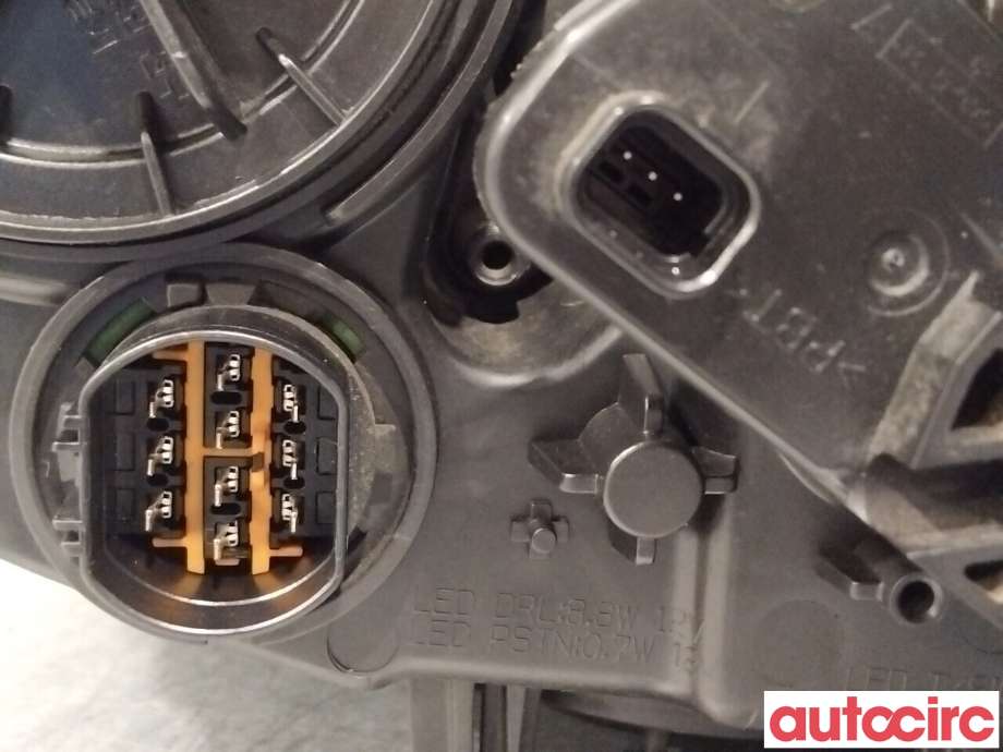 Frontlykt høyre halogen til Kia Soul 2014-2019 (Type II)  (KIA|92101E40101D)