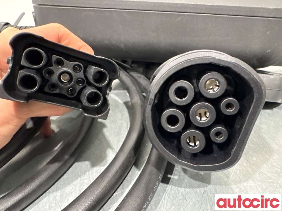Batterilader kabel til Audi Q4 e-tron 2021-->>  (AUDI|V04017001DF||8V4998639Q)