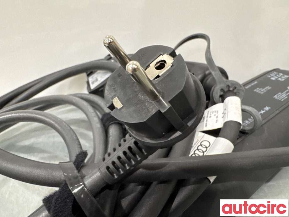 Batterilader kabel til Audi Q4 e-tron 2021-->>  (AUDI|V04017001DF||8V4998639Q)