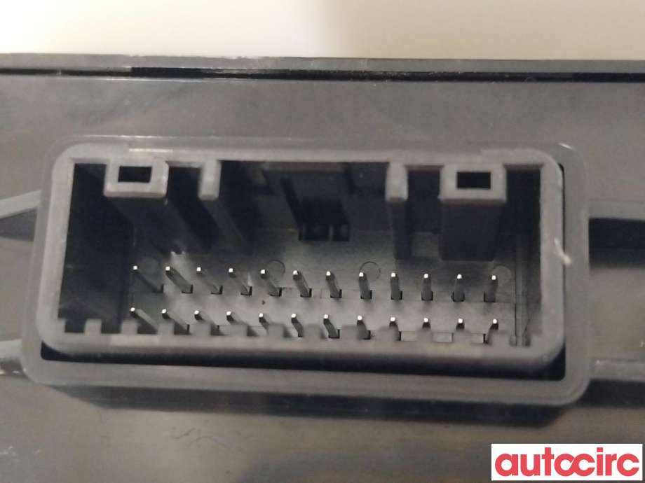 Bryter diverse til Hyundai Tucson 2015-2020 (HYUNDAI|93300D7600)