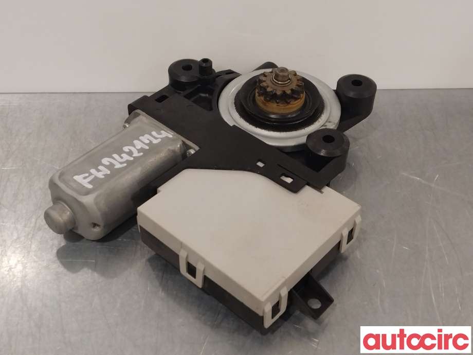 Ruteheis høyre foran til Ford Kuga 2008-2012 (Type I)  (FORD|1767044|7M5T-14B533-CE)