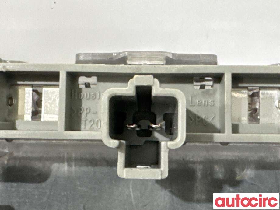 Baklykt bremselys bakrute til Toyota Auris 2010-2012 (Type I, Fase 2)  (TOYOTA|8100612011|)
