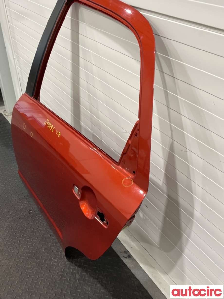 Dør venstre bak til Suzuki SX4 2006-2009 (Type I, Fase 1)  (SUZUKI|6800479J00|)