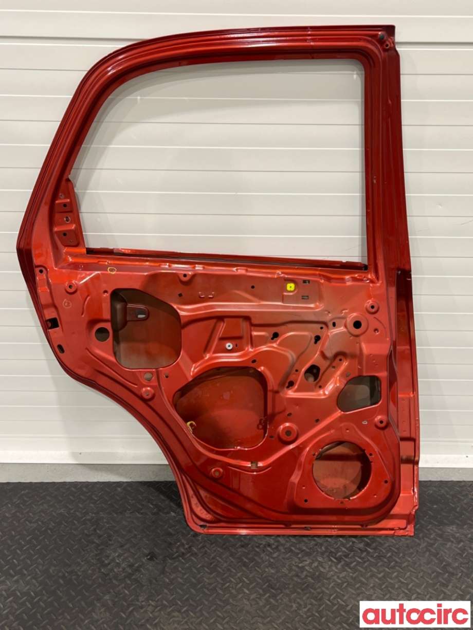 Dør venstre bak til Suzuki SX4 2006-2009 (Type I, Fase 1)  (SUZUKI|6800479J00|)