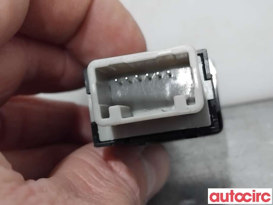 Bryter diverse til Mitsubishi Outlander 2015-->> (Type III, Fase 2)  (MITSUBISHI|8602A121|)