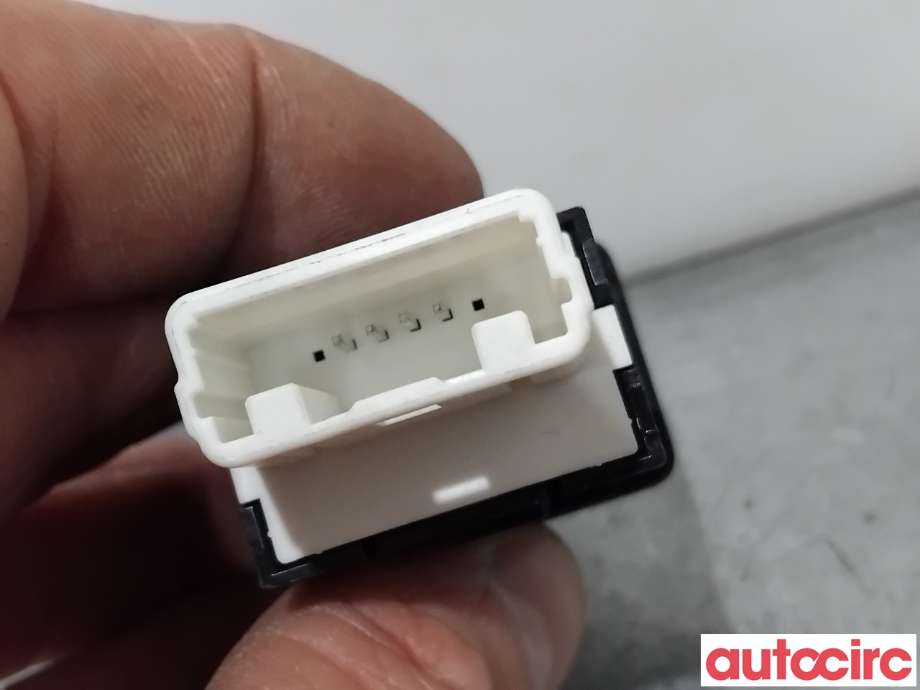 Bryter diverse til Mitsubishi Outlander 2015-->> (Type III, Fase 2)  (MITSUBISHI|8616A074|)
