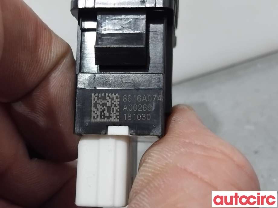 Bryter diverse til Mitsubishi Outlander 2015-->> (Type III, Fase 2)  (MITSUBISHI|8616A074|)