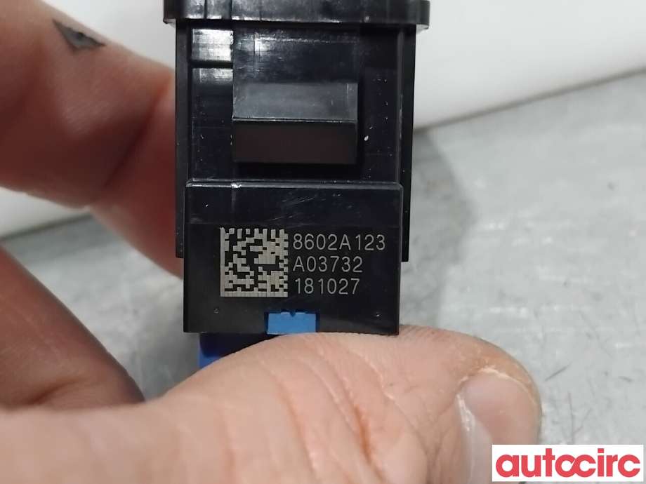 Bryter Antispinn til Mitsubishi Outlander 2015-->> (Type III, Fase 2)  (MITSUBISHI|8602A123|)