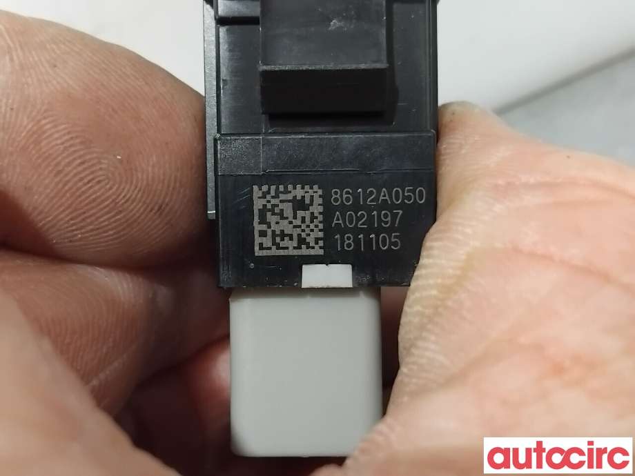 Bryter diverse til Mitsubishi Outlander 2015-->> (Type III, Fase 2)  (MITSUBISHI|8612A050|)